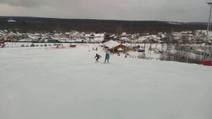 Спуск с горы на сноуборде