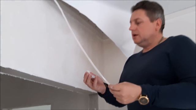 Дырка в натяжном потолке. Как исправить?