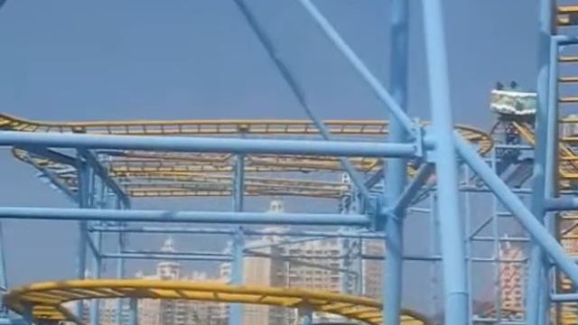 Атракцион. Площадь СинХай, Далянь смотреть онлайн