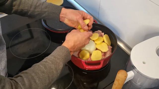 Как просто и быстро приготовить кролика по-деревенски. Рецепт в чугуне.