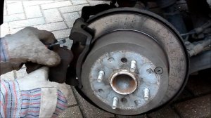 How to change Hyundai i20 rear brake pads