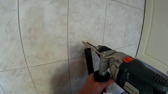 как просверлить отверстие в бетоне без пыли и грязи