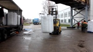 Погрузка гранулята в биг-бэгах на ОАО "Белвторполимер".