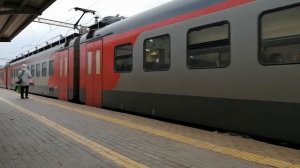Электропоезд ЭП3Д-0053 прибывает на первый путь станции "Сортировочная".