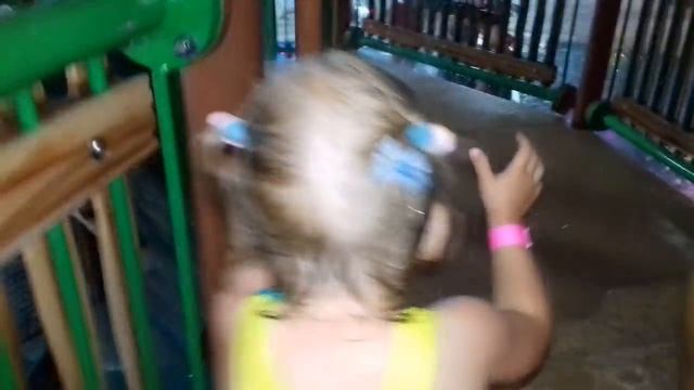 Идём в самый большой Аквапарк в Минске, катаемся на горках купаемся в бассейнах балдеем в ДЖАКУЗИ смотреть онлайн