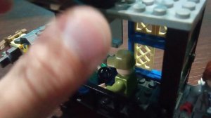 Лего конструктор,постройка охотничьей машины на динозавров из парка Юрского периода.