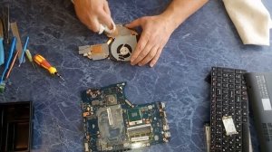 Чистка системы охлаждения и замена термопасты ноутбука Lenovo IdeaPad Y580. laptop overheat.