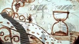 "Следы на песке" - Наталья Бергер поет и рисует песком  песню Ильи Якунина