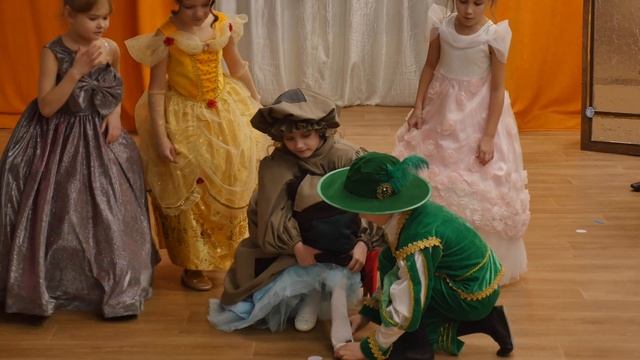 Новогодний спектакль "Золушка" / Группа 5.2 смотреть онлайн