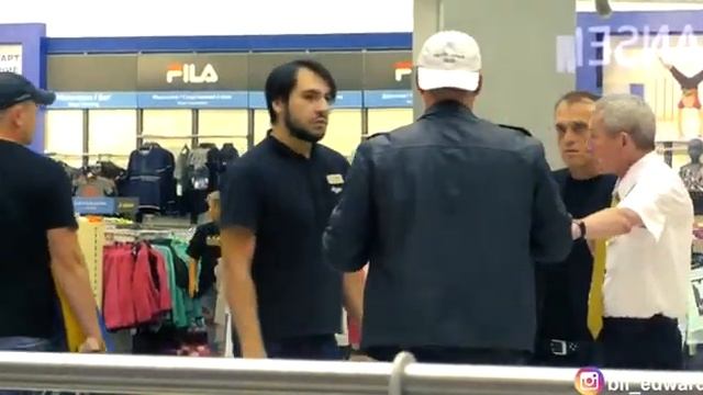 Драка в магазине смотреть онлайн