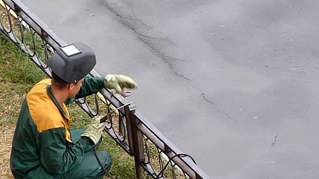 Сварщика бьёт током смотреть онлайн