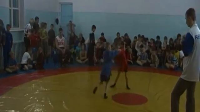 Первый бой!.MP4 смотреть онлайн