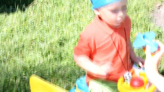 VLOG Идем на пляж катаемся на машинке распаковка МНОГО МАШИНОК Go to the beach unboxing surprise смотреть онлайн