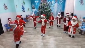 танец мальчиков  на новый год в ДОУ