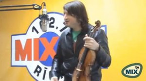 Эдвин Мартон играет на скрипке Страдивари на радио MIX FM