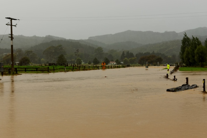 В новозеландском Окленде мощный ливень вызвал наводнение