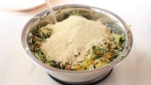 Овощные котлеты из кабачков, капусты и нутовой муки. Веганский рецепт без глютена.