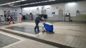 Уборка ремзоны автосалона