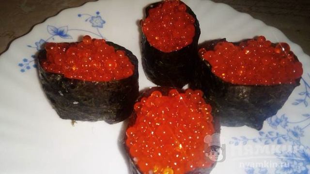 Суши с красной икрой