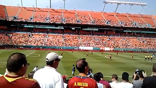 Crowd's reaction to Spain players introduction смотреть онлайн