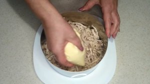 Вкусный аппетитный САЛАТ с вареной куриной грудкой.