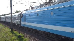 Электровоз ЭП1М-485 с пассажирским поездом