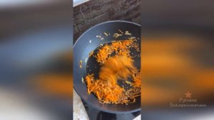 Наталия Фриске готовит для Луны вкусный обед!