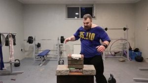 Сломал кирпичи)