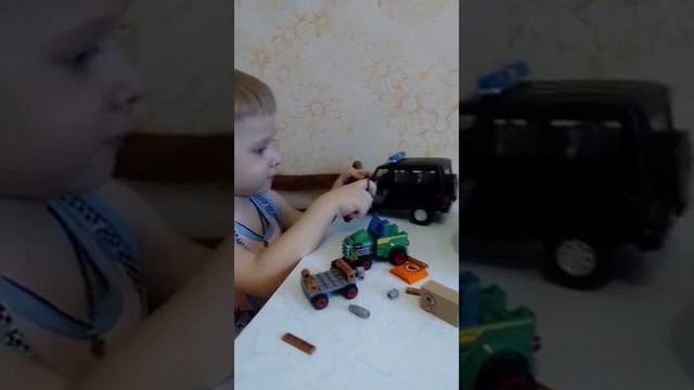 Ребенок вспомнил кто дарил машинку,смотреть всем))) смотреть онлайн