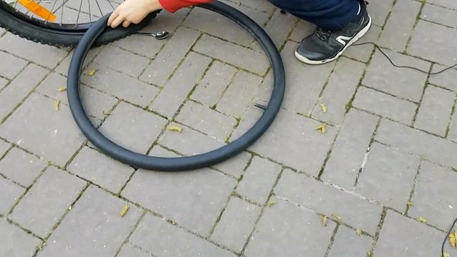 Если проколол колесо - почини сам велосипед. Ремонт велосипеда. Переднее колесо.