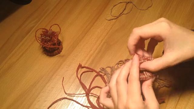 DIY: Шапочки для декора / Little Yarn Hats смотреть онлайн