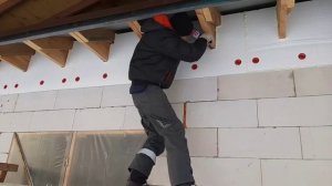 42. Утепление армопояса и мауэрлата пенопластом.( заделка пространства между лаг - балок перекрытия