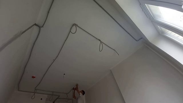 КАК ПРАВИЛЬНО ПРОВОДИТЬ ПРОВОД ДЛЯ ТОЧЕЧНЫЙ СВЕТИЛЬНИКИ смотреть онлайн