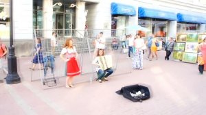 Йодль веселая песенка на Старом Арбате в Москве