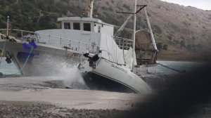 Плавание в свежую и штормовую погоду - Стоянка - Перед волноломом