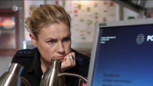 Notruf Hafenkante (11.01) -  In Hamburg essen sie Hunde (DE 2016)