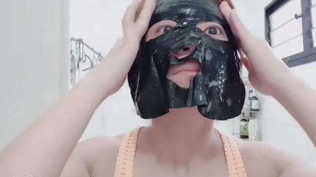 Mary Kay - LumiVie Black Sheet Mask for a more brightening and even skintone смотреть онлайн
