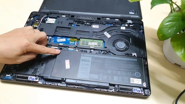 Hướng dẫn thay Pin Dell latitude E5570 смотреть онлайн