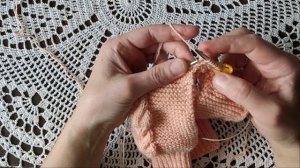 Полукомбинезон спицами для куклы. Подробный МК