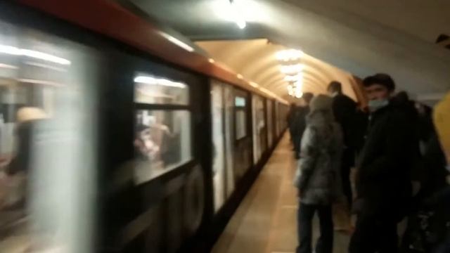 81-775/776/777 Москва 2020 На станции Киевская смотреть онлайн