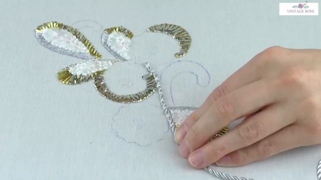 Гвоздики от Dior. Четвертая серия вышивального сериала. Люневильская Вышивка по мотивам Домов Мод.