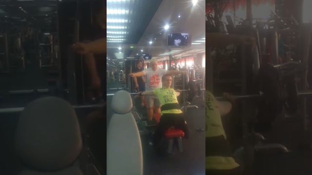 14,08,15 Жим Лежа 92,5*2*4 (1 й подход) смотреть онлайн