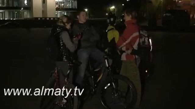 Велопробег в Алматы в поддержку "Часа Земли" смотреть онлайн