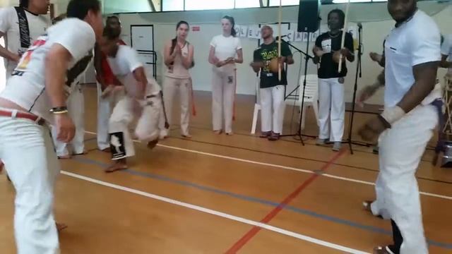 11e Renc. Int. Candeias - roda capoeira 2/2 смотреть онлайн