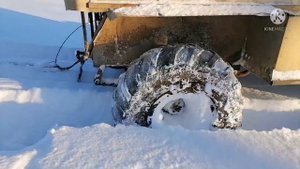 Вездеход по глубокому снегу. Вездеход едет. Колеса ободрыши 1220х400х533