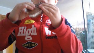 Ем мороженное максибон