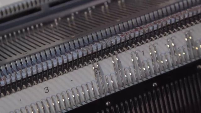 Вязание резинки 2х2 на вязальной машине Silver Reed