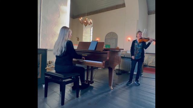 F. Mendelssohn, Bryllupsmarsj (utdrag). fiolin og piano смотреть онлайн