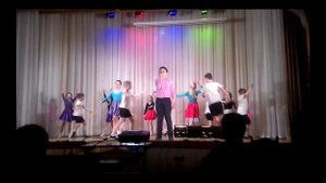 Я рисую на окне! Танец класс!