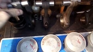 3317 двигатель ,шатуны поршни взвешиаю и зазор шатунных вкладышейЧасть 5.mp4